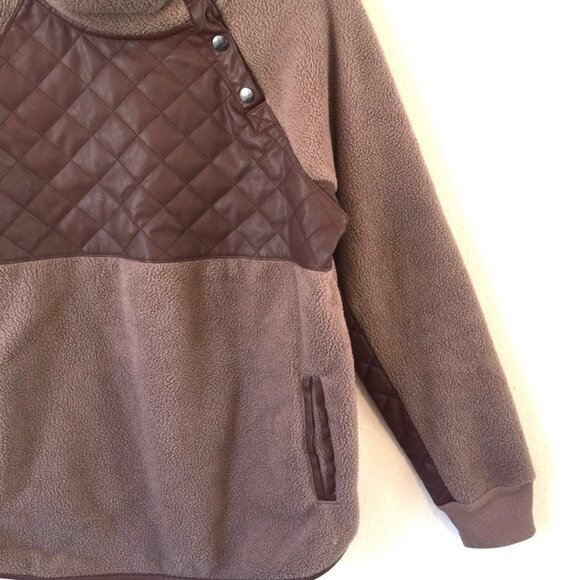 Abercrombie and Fitch Asymetrical Snap Fleece M - Picture 5 of 7